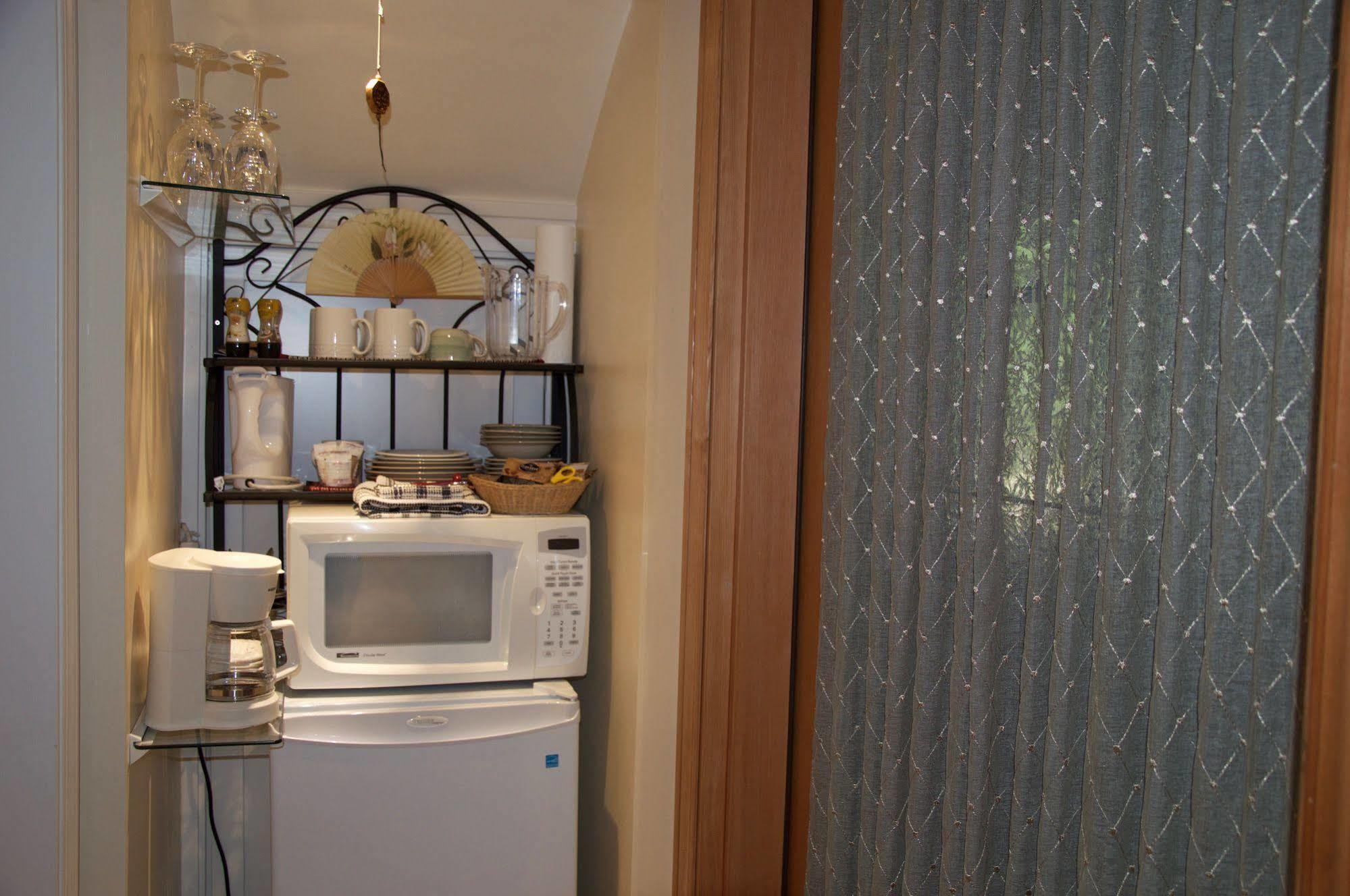Enchanter Ocean View Suites Madeira Park Luaran gambar